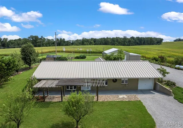 Photo 2 of Single family home for sale at 6173 Collins Rd, Ellis Grove, IL 62241 | MLS# MIS26053109 | Listing updated on 2026-08-23
