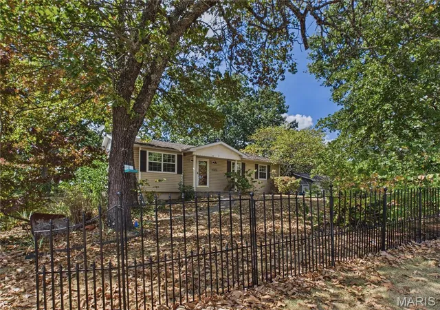 Photo 2 of Sale Pending at 15675 Talon Ln, Saint Robert, MO 65584 | MLS# MIS26053111 | Listing updated on 2026-09-16