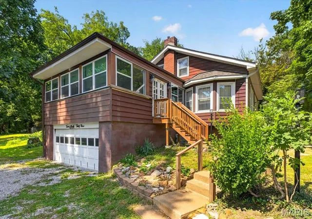 Photo 3 of Single family home for sale at 1439 Grant Rd, St Louis, MO 63119 | MLS# MIS26053114 | Listing updated on 2026-09-02