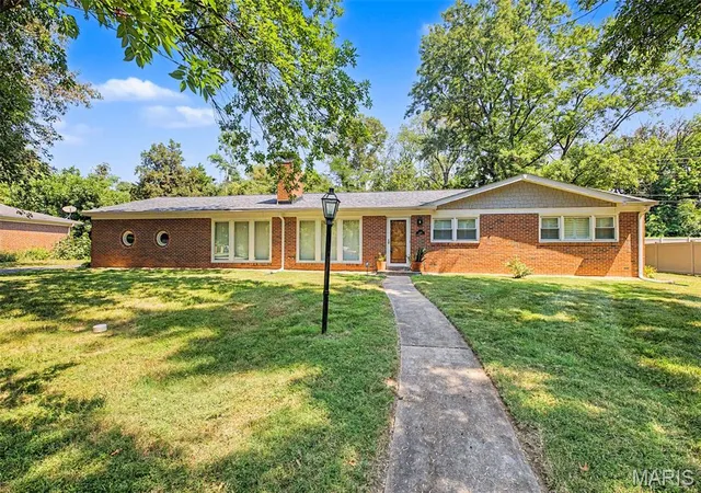 Single family home for sale at 200 Tanglewood Dr, Saint Louis, MO 63124 | MLS# MIS26053118