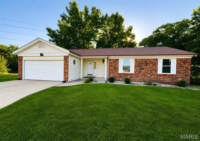 Photo 2 of Single family home for sale at 21 White Chapel, O Fallon, MO 63368 | MLS# MIS26053138 | Listing updated on 2026-09-01