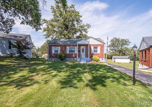 Photo 3 of Single family home for sale at 9251 Southview Ln, Saint Louis, MO 63123 | MLS# MIS26053145 | Listing updated on 2026-09-16