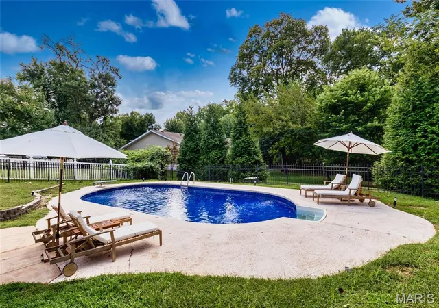 Photo 3 of Single family home for sale at 477 Ironwood Dr, Ballwin, MO 63011 | MLS# MIS26053146 | Listing updated on 2026-09-13