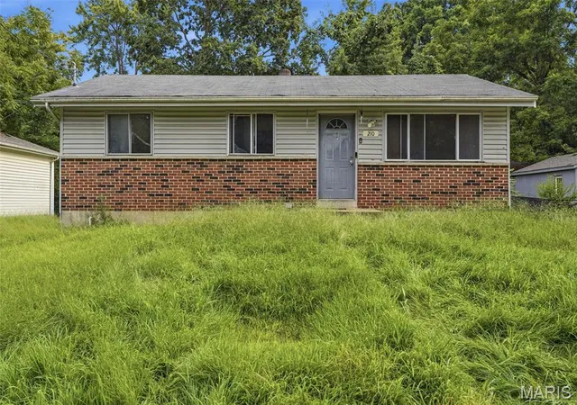 Photo 1 of Sale Pending at 210 Connolly Dr, St Louis, MO 63135 | MLS# MIS26053151 | Listing updated on 2026-09-01