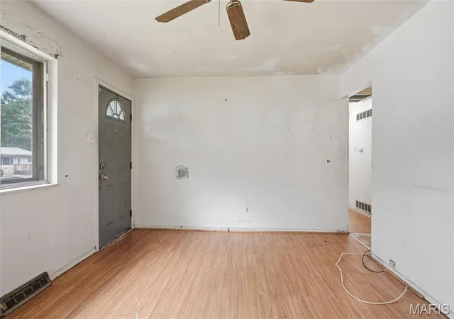 Photo 2 of Sale Pending at 210 Connolly Dr, St Louis, MO 63135 | MLS# MIS26053151 | Listing updated on 2026-09-01