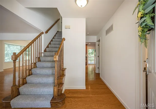 Photo 3 of Sale Pending at 1825 Locks Mill Dr, Fenton, MO 63026 | MLS# MIS26053153 | Listing updated on 2026-09-14