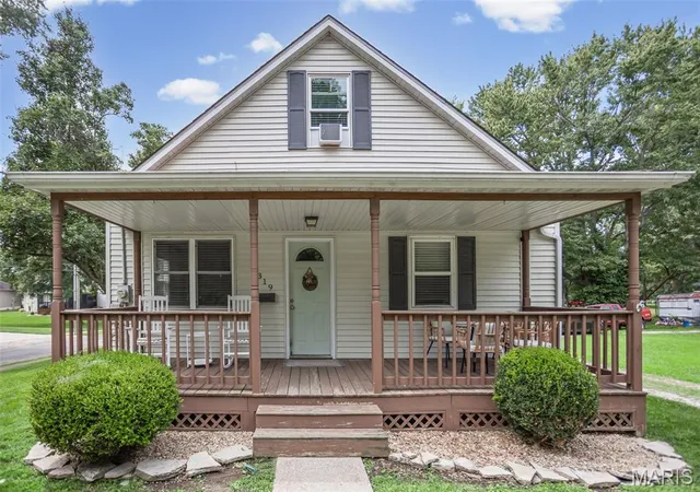 Photo 4 of Sale Pending at 319 Quarry St, Staunton, IL 62088 | MLS# MIS26053159 | Listing updated on 2026-08-19