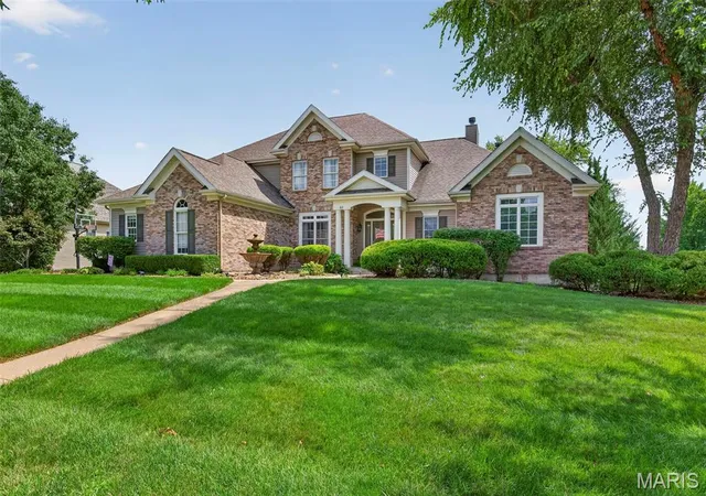 Photo 2 of Single family home for sale at 62 Saybridge Manor Pkwy, Lake Saint Louis, MO 63367 | MLS# MIS26053174 | Listing updated on 2026-08-21