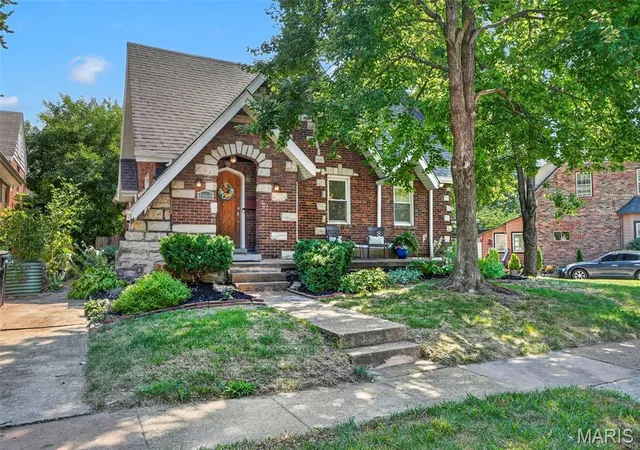 Single family home for sale at 1060 Purdue Ave, Saint Louis, MO 63130 | MLS# MIS26053175