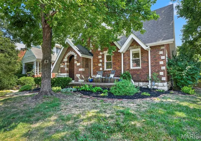 Photo 2 of Single family home for sale at 1060 Purdue Ave, Saint Louis, MO 63130 | MLS# MIS26053175 | Listing updated on 2026-09-13