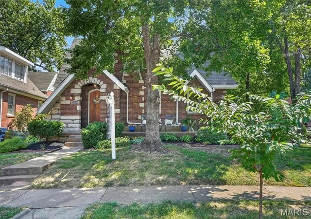 Photo 3 of Single family home for sale at 1060 Purdue Ave, Saint Louis, MO 63130 | MLS# MIS26053175 | Listing updated on 2026-09-13