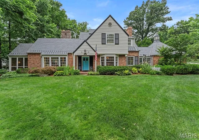 Photo 1 of Sale Pending at 17 Devon Rd, Saint Louis, MO 63122 | MLS# MIS26053182 | Listing updated on 2026-09-14