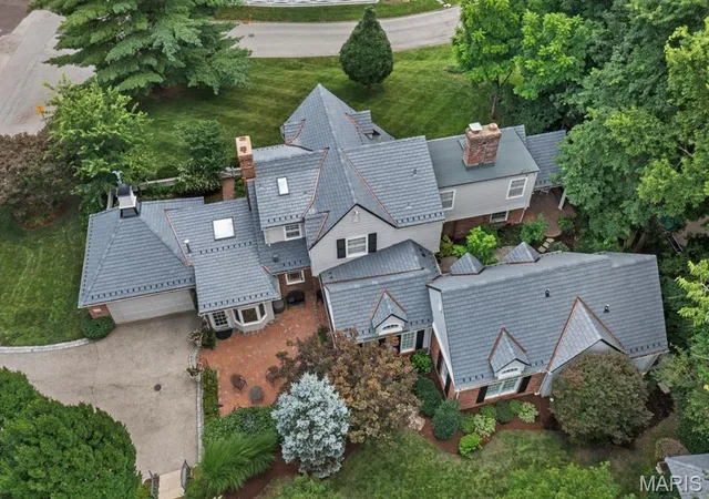 Photo 2 of Sale Pending at 17 Devon Rd, Saint Louis, MO 63122 | MLS# MIS26053182 | Listing updated on 2026-09-14