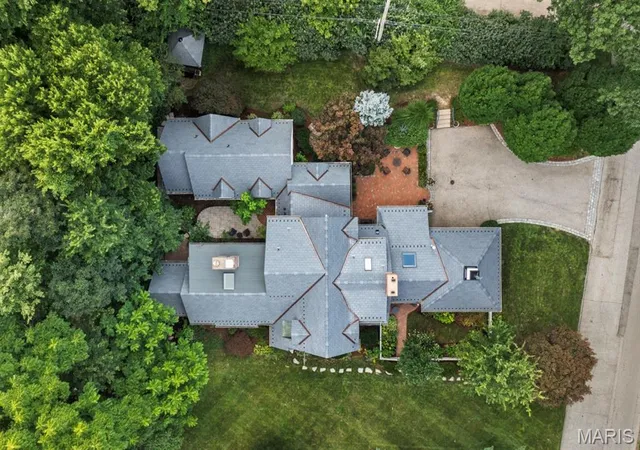 Photo 4 of Sale Pending at 17 Devon Rd, Saint Louis, MO 63122 | MLS# MIS26053182 | Listing updated on 2026-09-14
