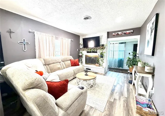 2nd image of 905 E 3rd St, Salem, MO 65560 | MLS# MIS26053183