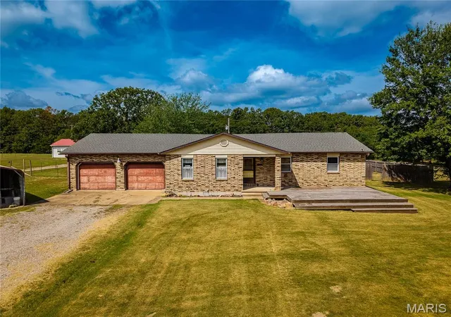 2nd image of 30301 Peach Blossom Ln, Lebanon, MO 65536 | MLS# MIS26053184