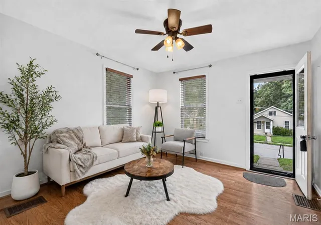 Photo 3 of Sale Pending at 1128 Hall St, Saint Charles, MO 63301 | MLS# MIS26053185 | Listing updated on 2026-08-28