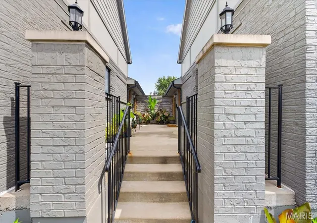 Photo 3 of Sale Pending at 3320 Missouri Ave, Saint Louis, MO 63118 | MLS# MIS26053194 | Listing updated on 2026-08-21