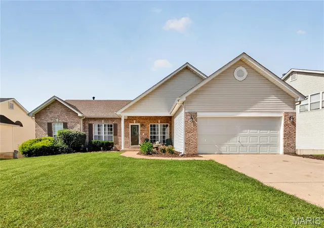 Photo 2 of Single family home for sale at 934 Annabrook Park Dr, O Fallon, MO 63366 | MLS# MIS26053197 | Listing updated on 2026-10-03