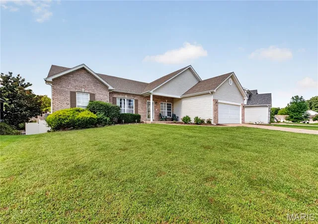 Photo 3 of Single family home for sale at 934 Annabrook Park Dr, O Fallon, MO 63366 | MLS# MIS26053197 | Listing updated on 2026-10-03