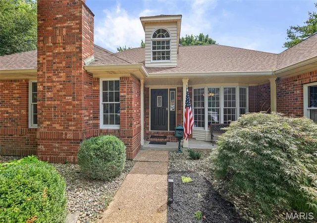 Photo 3 of Single family home for sale at 342 Oak Hill Dr, Belleville, IL 62223 | MLS# MIS26053200 | Listing updated on 2026-09-13