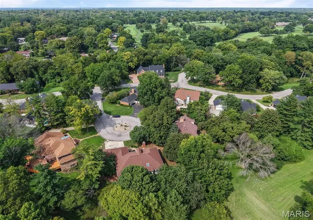63rd image of 342 Oak Hill Dr, Belleville, IL 62223 | MLS# MIS26053200