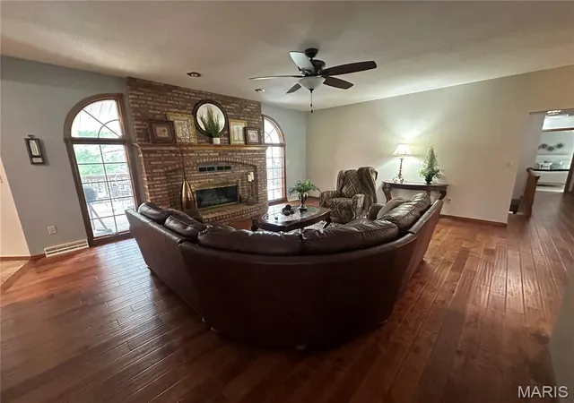 Photo 3 of Single family home for sale at 1541 Greenbrier St, Cape Girardeau, MO 63701 | MLS# MIS26053210 | Listing updated on 2026-08-19