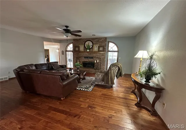 Photo 4 of Single family home for sale at 1541 Greenbrier St, Cape Girardeau, MO 63701 | MLS# MIS26053210 | Listing updated on 2026-08-19