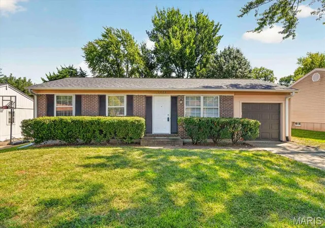 Photo 1 of Single family home for sale at 2428 Golfway Dr, Saint Charles, MO 63301 | MLS# MIS26053215 | Listing updated on 2026-09-19