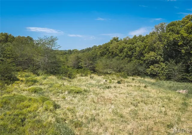Photo 3 of Sale Pending at 726 Hummingbird Ln, Richland, MO 65556 | MLS# MIS26053216 | Listing updated on 2026-09-24