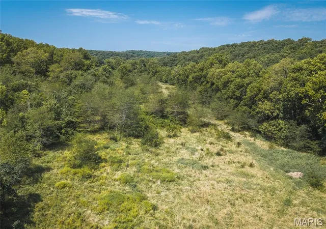 Photo 4 of Sale Pending at 726 Hummingbird Ln, Richland, MO 65556 | MLS# MIS26053216 | Listing updated on 2026-09-24