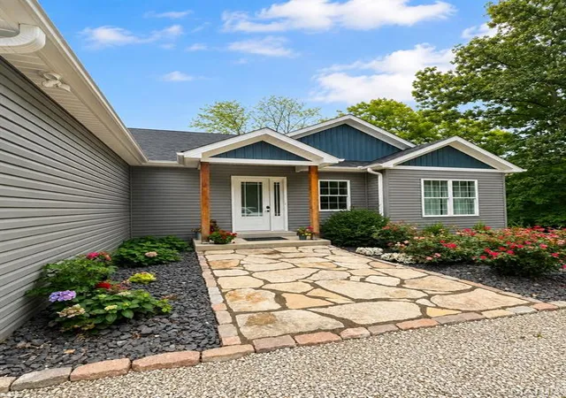 Photo 2 of Single family home for sale at 215 Rugged Acres, Defiance, MO 63341 | MLS# MIS26053227 | Listing updated on 2026-10-08