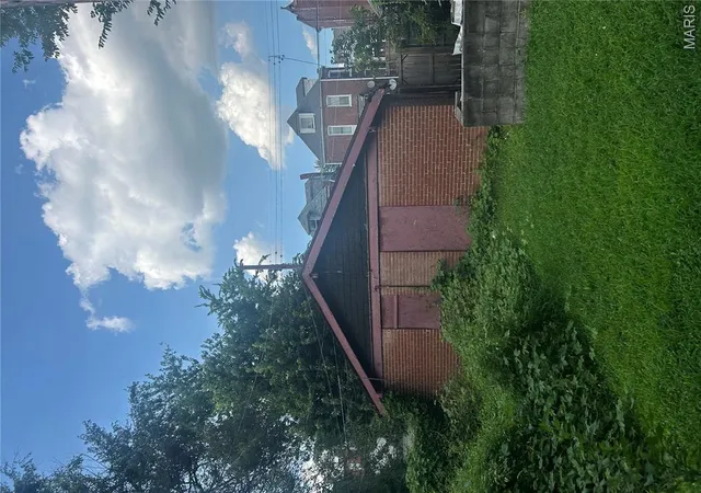 Photo 3 of Sale Pending at 3943 Greer Ave, Saint Louis, MO 63107 | MLS# MIS26053237 | Listing updated on 2026-08-24