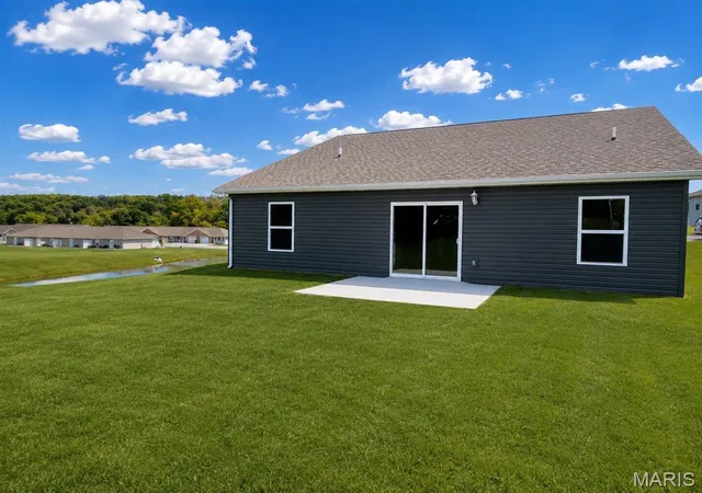 Photo 3 of Single family home for sale at 427 Cloverleaf Dr, Washington, MO 63090 | MLS# MIS26053245 | Listing updated on 2026-09-03