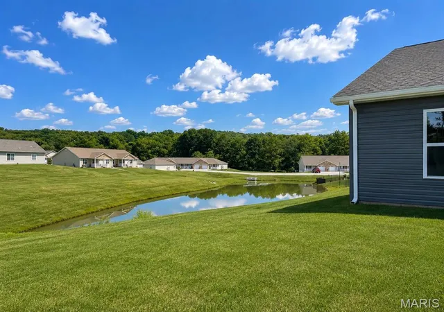 Photo 3 of Single family home for sale at 427 Cloverleaf Dr, Washington, MO 63090 | MLS# MIS26053245 | Listing updated on 2026-09-03