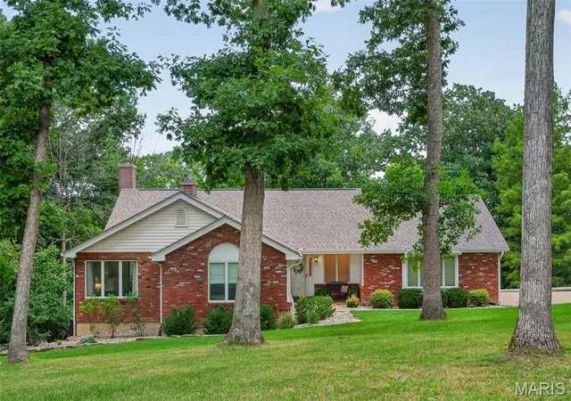 Photo 3 of Single family home for sale at 29 Greenview Dr, Defiance, MO 63341 | MLS# MIS26053250 | Listing updated on 2026-09-07