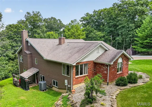Photo 4 of Single family home for sale at 29 Greenview Dr, Defiance, MO 63341 | MLS# MIS26053250 | Listing updated on 2026-10-13
