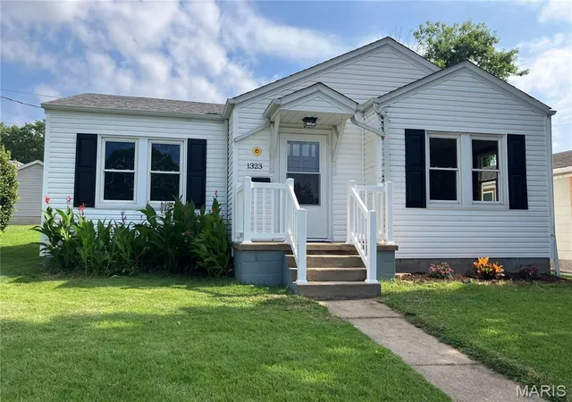 Photo 2 of Sale Pending at 1323 E 6th St, Washington, MO 63090 | MLS# MIS26053251 | Listing updated on 2026-09-15