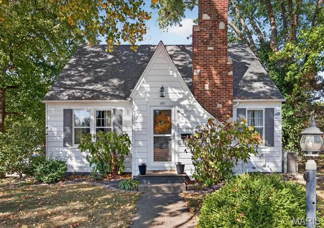 Single family home for sale at 1391 Fairfax St, Carlyle, IL 62231 | MLS# MIS26053252