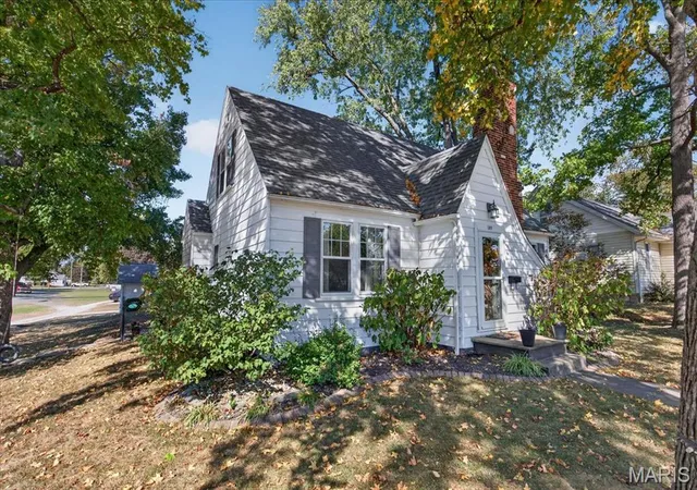 Photo 1 of Single family home for sale at 1391 Fairfax St, Carlyle, IL 62231 | MLS# MIS26053252 | Listing updated on 2026-10-16