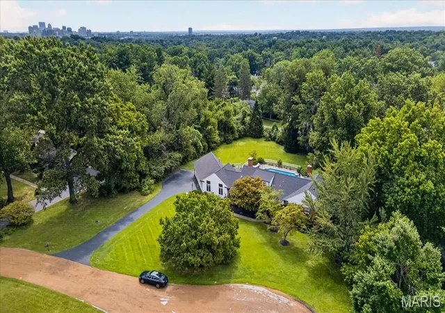 Photo 1 of Mansion for sale at 11 High Acres Dr, Saint Louis, MO 63132 | MLS# MIS26053254 | Listing updated on 2026-09-29