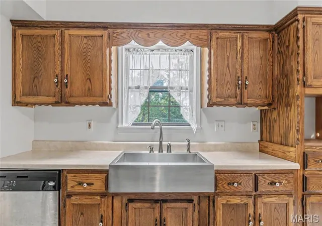 Photo 4 of Sale Pending at 16324 Hardwood Ln, St Robert, MO 65584 | MLS# MIS26053256 | Listing updated on 2026-09-27