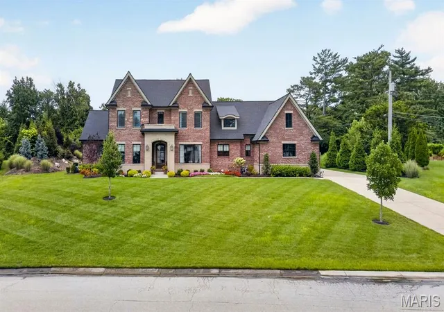 Photo 1 of Sale Pending at 3032 Fallbrook Dr, Frontenac, MO 63131 | MLS# MIS26053257 | Listing updated on 2026-08-29