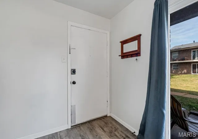 Listing Photo 4 - Condo for sale in building located at 6935 Colonial Woods Dr, Saint Louis, MO 63129 - Unit #23