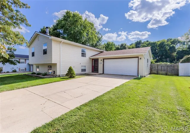 Photo 1 of Single family home for sale at 4708 Storeyland Dr, Alton, IL 62002 | MLS# MIS26053261 | Listing updated on 2026-09-08