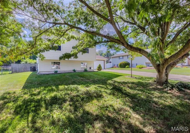Photo 2 of Single family home for sale at 4708 Storeyland Dr, Alton, IL 62002 | MLS# MIS26053261 | Listing updated on 2026-09-08