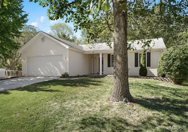 Photo 2 of Single family home for sale at 226 Barrington Dr, Saint Peters, MO 63376 | MLS# MIS26053263 | Listing updated on 2026-10-08