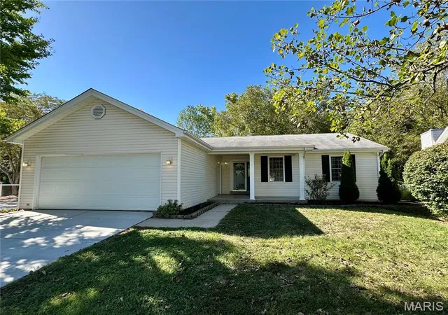 Photo 2 of Single family home for sale at 226 Barrington Dr, Saint Peters, MO 63376 | MLS# MIS26053263 | Listing updated on 2026-10-08