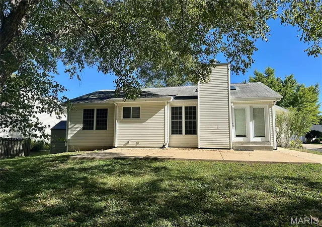 Photo 3 of Single family home for sale at 226 Barrington Dr, Saint Peters, MO 63376 | MLS# MIS26053263 | Listing updated on 2026-10-08