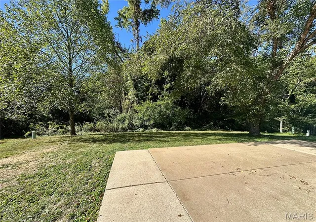 Photo 4 of Single family home for sale at 226 Barrington Dr, Saint Peters, MO 63376 | MLS# MIS26053263 | Listing updated on 2026-10-08